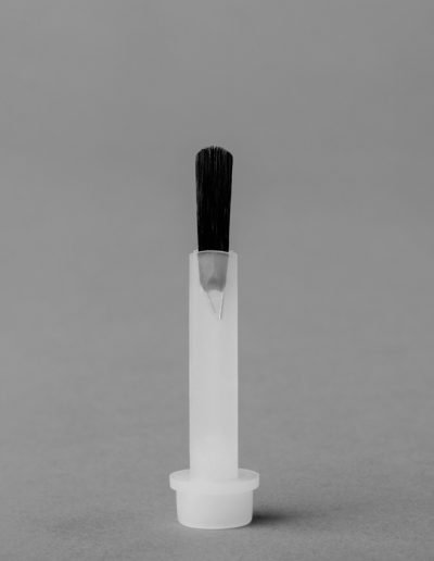 0014_13.96.42_BIG_BRUSHES_FIL_25X440_LAQUERED_BLACK_PLASTIC_STEM_29mm_BRISTLES_13mm_Full_Product_LR-400x516