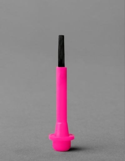 0020_13.81.44_FLAT_BRUSHES_FIL_3X199_LAQUERED_BLACK_PLASTIC_STEM_30mm_BRISTLES_14mm_COLOR_CODE_STEM_PINK_538_Full_Product_LR-400x516